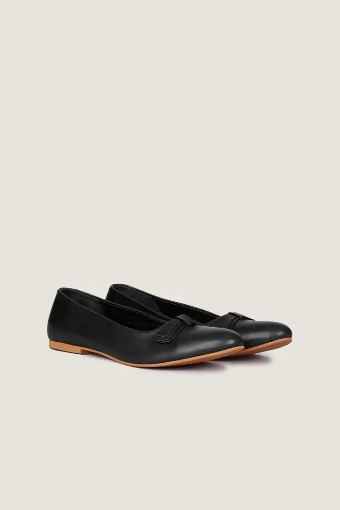 St James's Leather Flats – Black – view 4