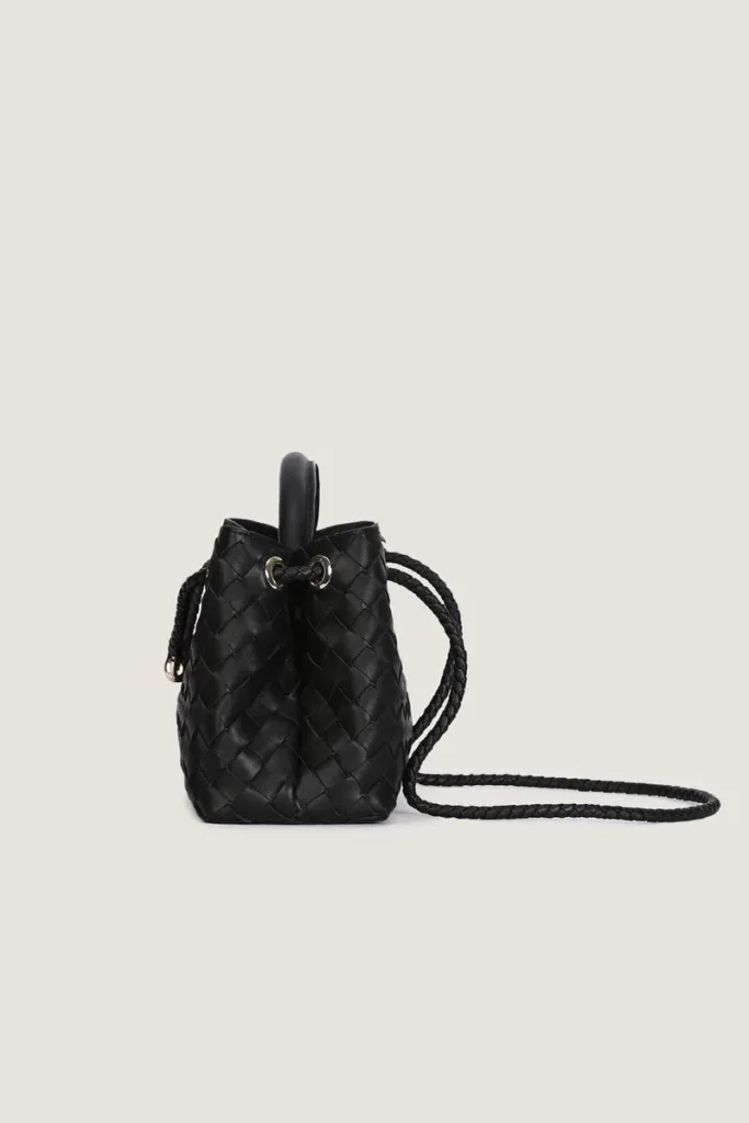 Princes Square East-West Leather Handbag – Black – view 3